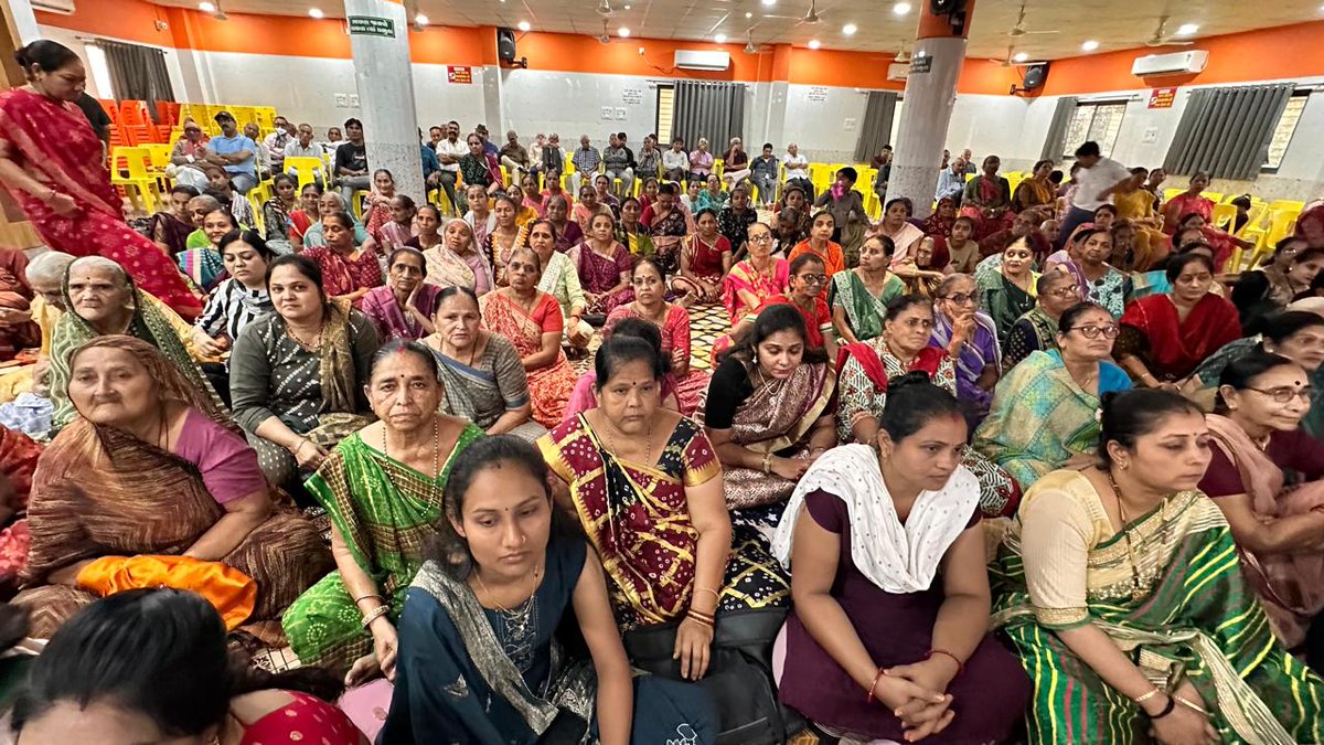 Kiritbhai_Patel's tweet image. 📍નારાયણ આશ્રમ(જૂનાગઢ )
આજરોજ ઠાકર પરિવારના આંગણે યોજાયેલ શ્રીમદ્દ ભાગવત સપ્તાહ જ્ઞાનયજ્ઞમાં હાજરી આપવાનો સન્માન મળ્યો.
ભક્તિમય વાતાવરણ, પુરાણોક્ત જ્ઞાન અને સંતવાણીનું અમૃતરસ માણીને હૃદય આનંદથી ભરી ઉઠ્યું.
આ ધાર્મિક મહાયજ્ઞ ઠાકર પરિવારના સદ્દભાવ,સંસ્કાર અને શ્રદ્ધાનો અનોખો પ્રતિક…