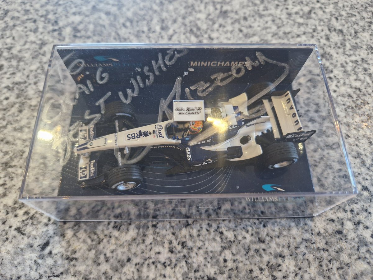 Special thanks to Mr Pizzonia for signing this case for me 😄 @WilliamsRacing