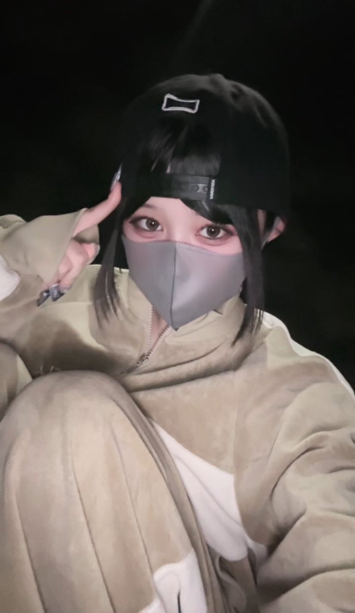 pandamic_shion's tweet image. 明日は『ソノウチ』がありまーす！👾👾
今週のLIVEはこれだけじゃーーーーーーー　
めーーーちゃ楽しもうねーーーーー！👻
PANDAMICは12:15〜🎤🐼
🎫t.livepocket.jp/e/ogj90

写真はきょーのわしー🍃💛