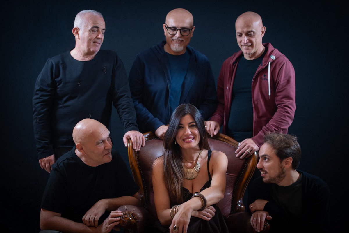 New Official Shooting 😉😉😉😉😉😉

#terrasonora #terrasonoraofficial #liuccifestival #musicapopolare #musicvideo #newmusic #musica #music #niùfolk #musiclover #folk #world #ethnic #musicproduction #musicvideoshoot #musicphotoshoot