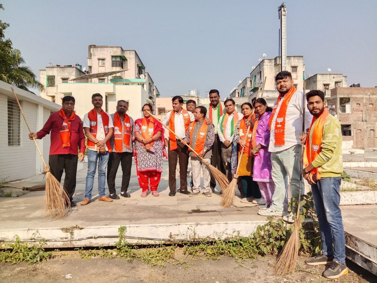 patelrumit7's tweet image. ભારતીય જનતા પાર્ટી 
સ્વામી વિવેકાનંદજી ની સફાઈ નું કાર્યક્રમ 
કાળીકલ્ચર ગાર્ડન ડી કેબિન 
સંતોષનગર વોટર વર્કસ સફાઈ નું કાર્યક્રમ 
ભાજપા ના ચાંદખેડાના વોડૅ પ્રમુખશ્રી, મહામંત્રી શ્રીઓ,કોર્પોરેટર શ્રીઓ, સંગઠનના હોદ્દેદારો,સર્વ કાર્યકર્તાઓ ઉપસ્થિત હતા.
#ચાદખેડા #BJP 
#ભાજપ