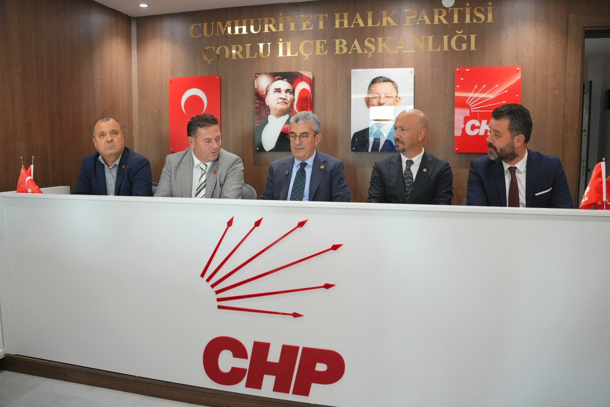 “Atatürk’ün Yolunda Demokrasi” konferansı için Çorlu’muza gelen Cumhuriyet Halk Partisi Grup Başkan Vekilimiz Sayın Gökhan Günaydın’ı Çorlu İlçe Başkanlığımızda ağırlamaktan memnuniyet duyduk.