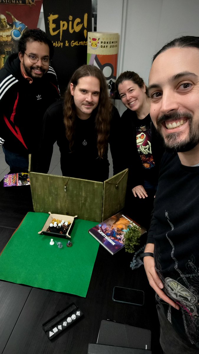 RetroRaider_rr's tweet image. Back to DMing

A party sobreviveu 👊🎲

#dungeonsanddragons #dungeonmaster #tabletopgames #roleplayer #retroraider