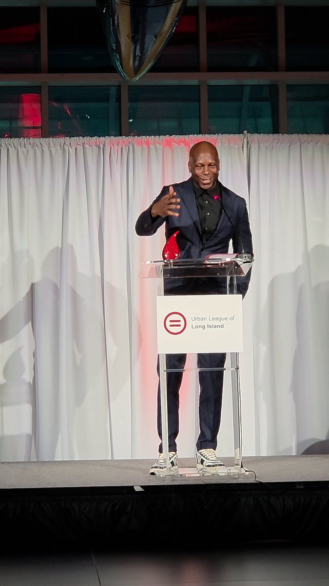CONGRATULATIONS TO MY RAVENS BROTHER DONNIE BRADY FOR RECEIVING AN AWARD FROM THE URBAN LEAGUE OF LONG ISLAND NEW YORK!!! IM PROUD OF YOU BRO AND CONTINUE TO MAKE YOUR COMMUNITY A BETTER PLACE!!! ONE LOVE BRO