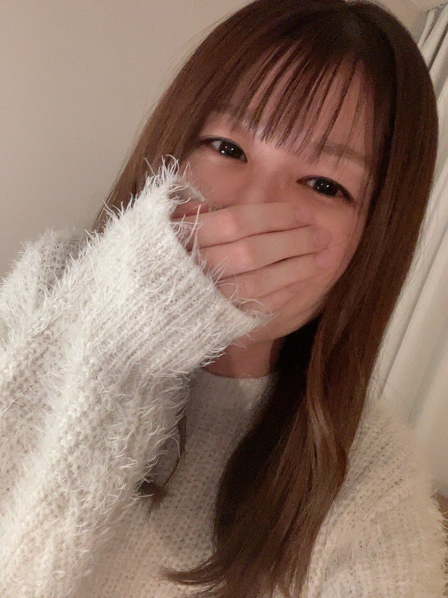 エムフリークさんゲストありがとうございました！
応援してますって言ってくれた方々、勇気出して初めてお店に来てくれた方、たばこ吸って平気ですか？と気遣ってくれた紳士、みんないい人で感謝しかないです🥹
夜は美味しいイタリアンからのシメパフェ！からの更にラーメンも食べた、、最高すぎる