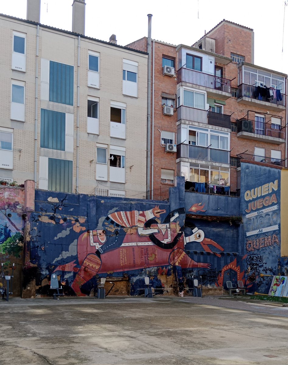 Deckardio's tweet photo. "Quien juega con fuego, se quema" / "If one plays with fire, he will get burnt". #arteurbano #streetart #graffiti #graffito #viajarcaminando #travelbyfoot👣 https://t.co/gWtlyaMRmc