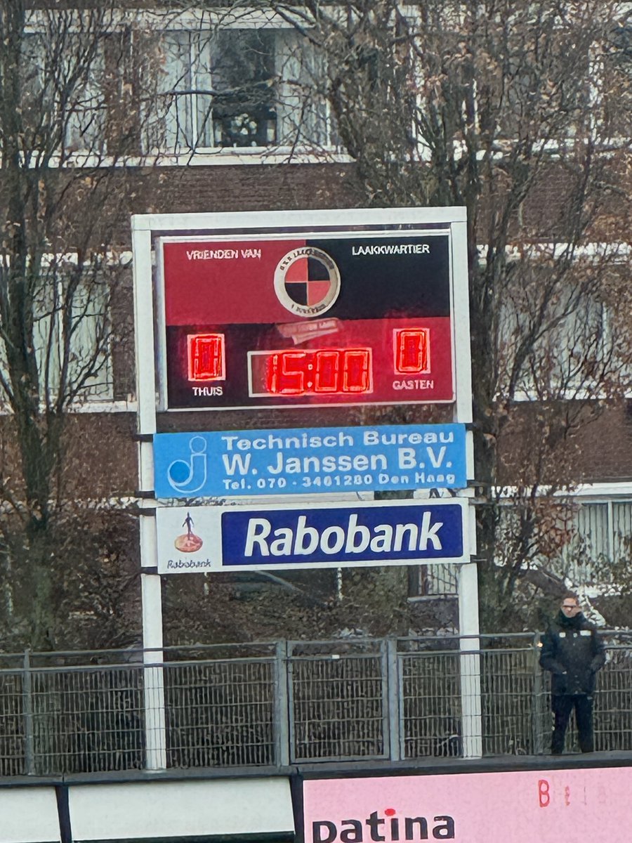 Inmiddels 15 minuten onderweg in de wedstrijd tegen <a href="/svDWO/">s.v. DWO</a>. Slordig voetbal, paar kleine kansjes maar te klein om tot doelpunt te worden bevorderd. Stand derhalve nog 0 - 0.