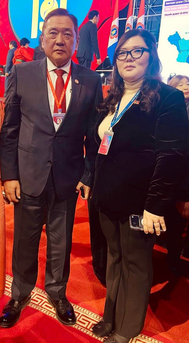 Аяяя, LV гутал, iphone17 promax, Lexus 600 гээл эд нарын тансаглал гэж үнэхээр амьдралаас тасраад олон ч жил өнгөрч байна даа!
Хөрөнгөнд хөлбөрч, брэнд хөөхөөс өөр ид шидгүй ийм юмнууд удахгүй шар өвгөний Батшугар шиг гишүүн гээл даналзаад ороод ирнэ гэхээр л…🤮