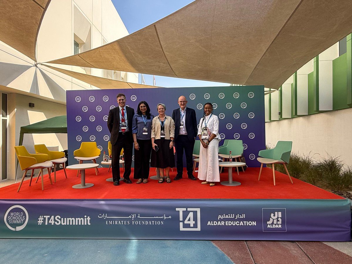 Hay conversaciones que debemos tener para avanzar y abrir caminos en el mundo. Hoy, en el #WorldSchoolsSummit 2025, participé moderando la discusión alrededor de la premisa: "El propósito principal de la educación es ayudar a los estudiantes a obtener buenas calificaciones", que