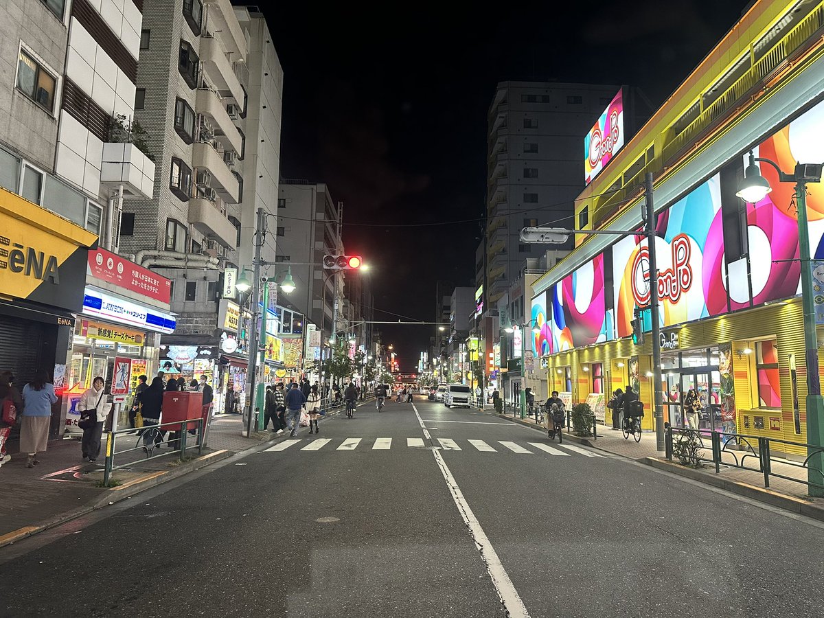 vifsWaSddrCitsk's tweet image. ガイジンばっか