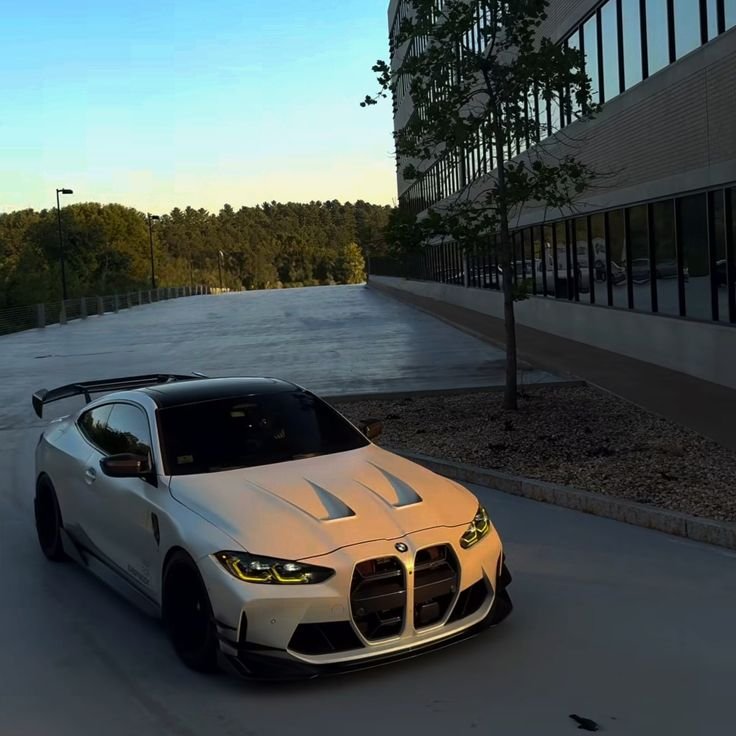 Some call it polarizing, I call it art. The shape is pure aggression and that light finish catches the fading sun perfectly. Absolute machine! 🤌