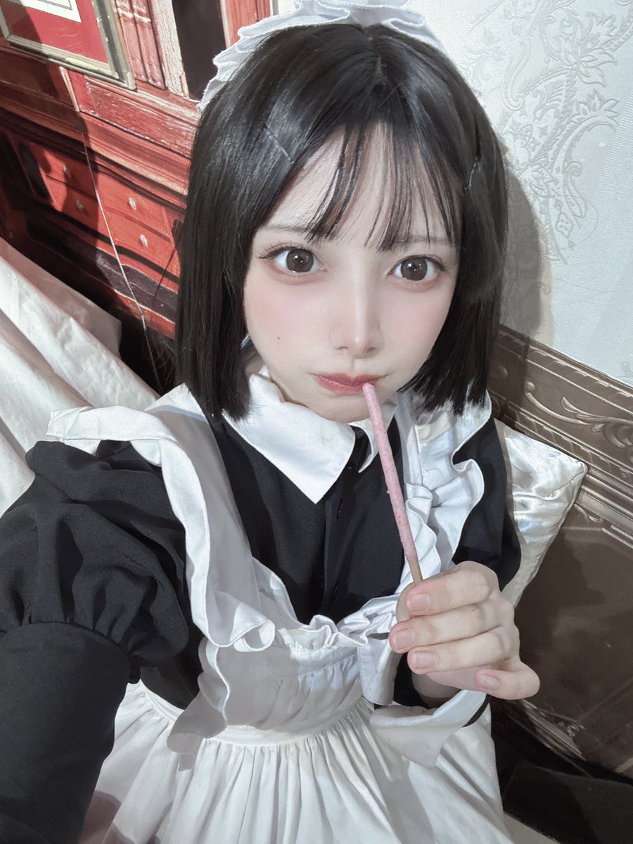 wpmc_ivy's tweet image. 本日もお疲れ様でございます。

スコーンパーティーにお越しくださいまして、誠にありがとうございました。

皆様がスコーンをお召し上がりになるご様子を拝見し、わたくしも心温まるひとときを頂戴いたしました。

お写真は、4日遅れではございますがポッキーの日でございます。