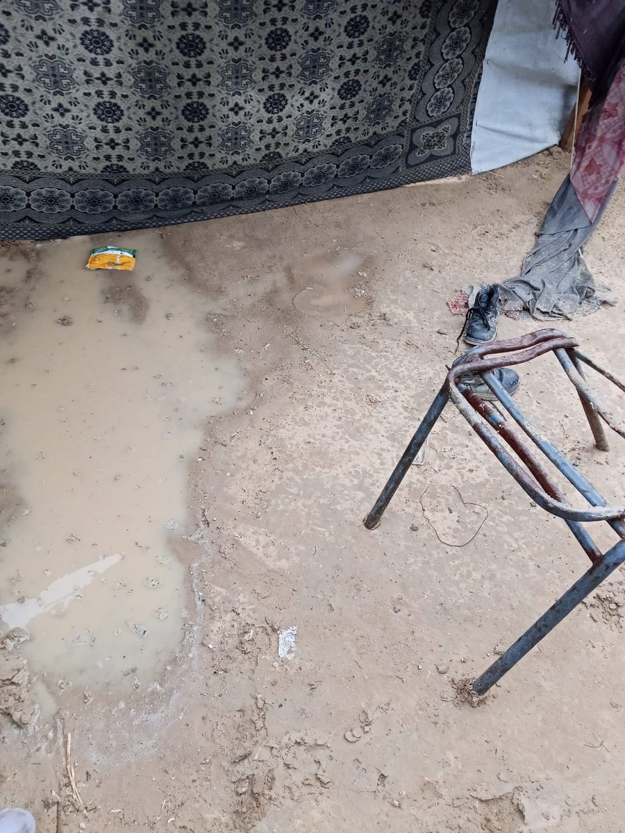 HamadDaina63593's tweet image. On the first rain of this year
I didn’t raise my hands to wish for my dreams like others do
I only wished *that the sky would never rain again
so our tent wouldn’t flood,and my mother’s body wouldn’t tremble from the cold
Have we really reached a point where we fear the rain?💔😞