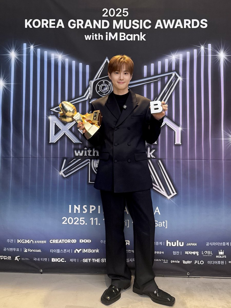 weareoneEXO's tweet image. 엑소엘 고마워! 🏆🏆🏆

#SUHO #수호
#EXO #엑소 #weareoneEXO
#KGMA2025