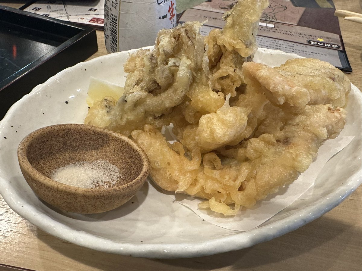 deletekun_dbd's tweet image. ああああー❤️
東京駅内の居酒屋ってなんでこんな楽しいんやろ(・∀・)

明太九条ネギだし巻きと舞茸&amp;amp;サーモン天ぷら絶品すぎた✨

対ありでした☺️