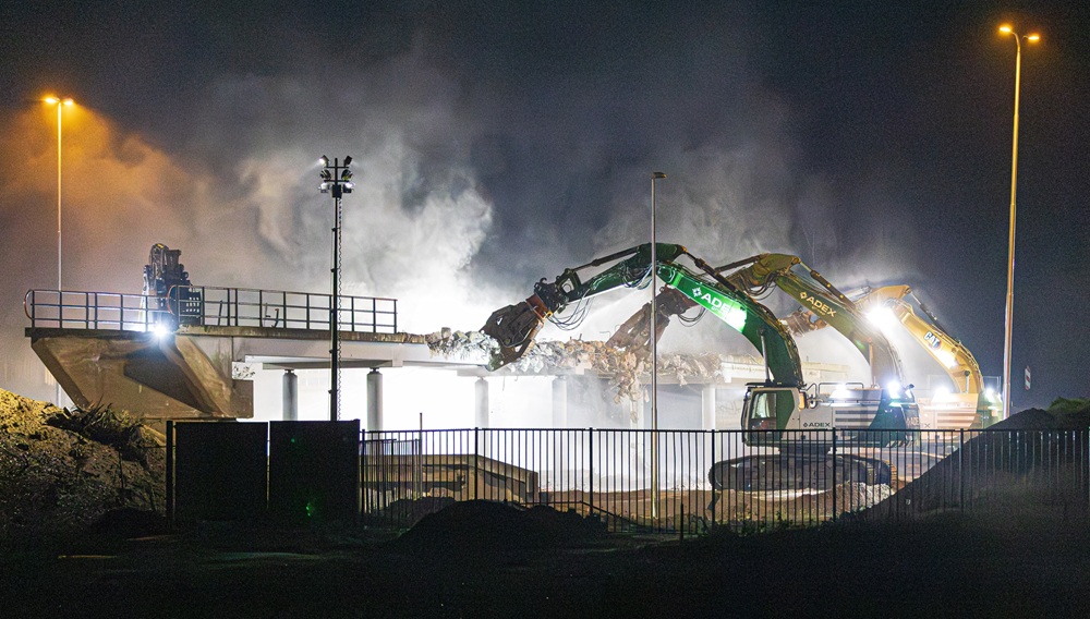 De WeekendBreek is in volle gang! De werkzaamheden verlopen volgens planning. Ook op de weg gaat het voorspoedig met hier en daar een opstopping. Volg de laatste input via ons liveblog a2vonderenkerensheide.nl/actueel/nieuws… of via Facebook facebook.com/A2VonderenKere… Copyright foto: Bart Tummers