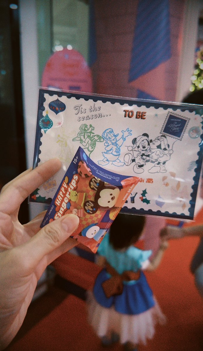 anotherthird_'s tweet image. ใครเป็นสายเก็บเควส ไปงาน Magical Christmas ที่เซนทรัลเวิล์ดอย่าลืมแวะบ้านชมพูของททท. จะมีโปสการ์ดให้เราล่าแสตมป์ (มีทั้งในห้างและนอกห้าง) ใครหาได้ครบแล้วอย่าลืมกลับมาแลกของเล็กๆน้อยๆจาก Miniso ได้ที่บ้านททท. จำกัด 30 สิทธิ์ต่อวันเท่านั้น 

วันนี้เราได้เป็นคนสุดท้ายพอดี (15:20 น.)