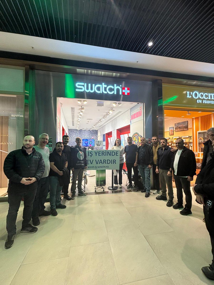 Grevde 6. gündeyiz. Swatch çalışanlarının yanındayız. 
Zafer direnen emekçinin olacak .
#SwatchGroupÇalışanlarıGrevde
<a href="/Swatch/">Swatch</a> <a href="/swatchturkiye/">Swatch Türkiye</a> <a href="/swatchgroup/">Swatch Group</a> <a href="/uniglobalunion/">UNI Global Union</a> <a href="/omegawatches/">OMEGA</a>