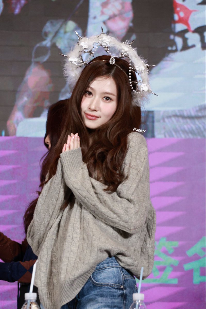 👽 (@1stclassmisana) on Twitter photo 