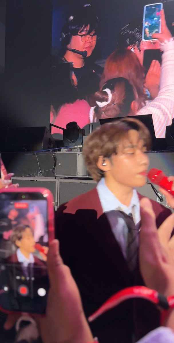 kyushib's tweet photo. 251108
#THEBOYZ #더보이즈 
#THEBLAZE_in_JAKARTA
#SUNWOO #선우 

wkwkwk beneran sesusah itu mengabadikan momen dia, kemusuhan banget haha https://t.co/rOxrJo0lhQ