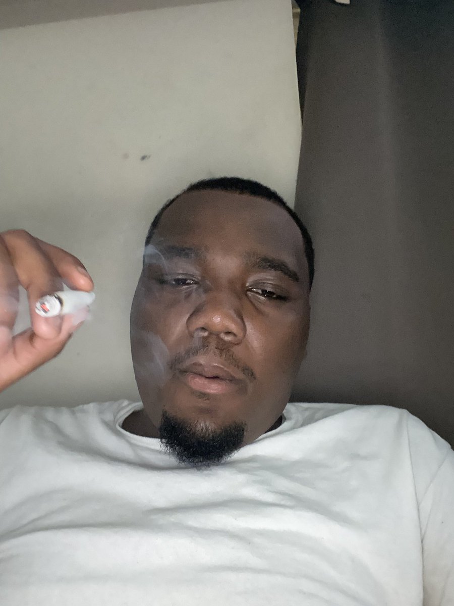 im2alias__'s tweet image. 🫣🫥