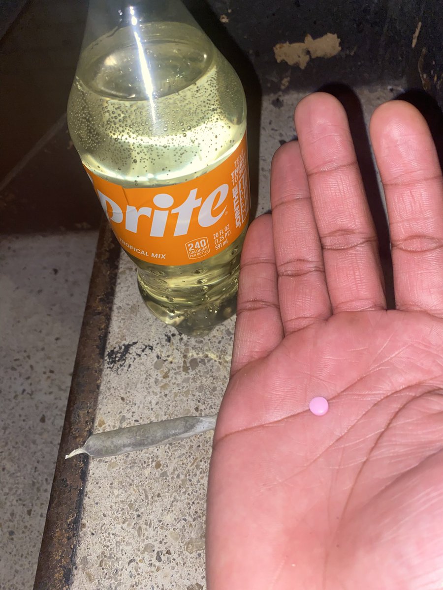 im2alias__'s tweet image. 🫣🫥