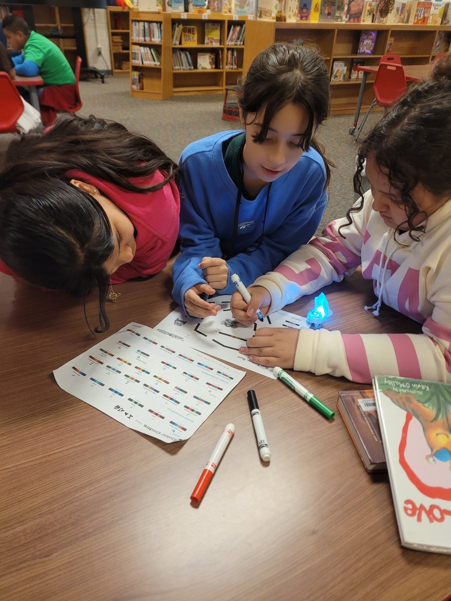 MrsPlascensia's tweet image. This week, students worked together to help the turkey @Ozobot escape the farm! The older sts were challenged to be the fastest turkey to escape. @LivelyEagles @IrvingLibraries