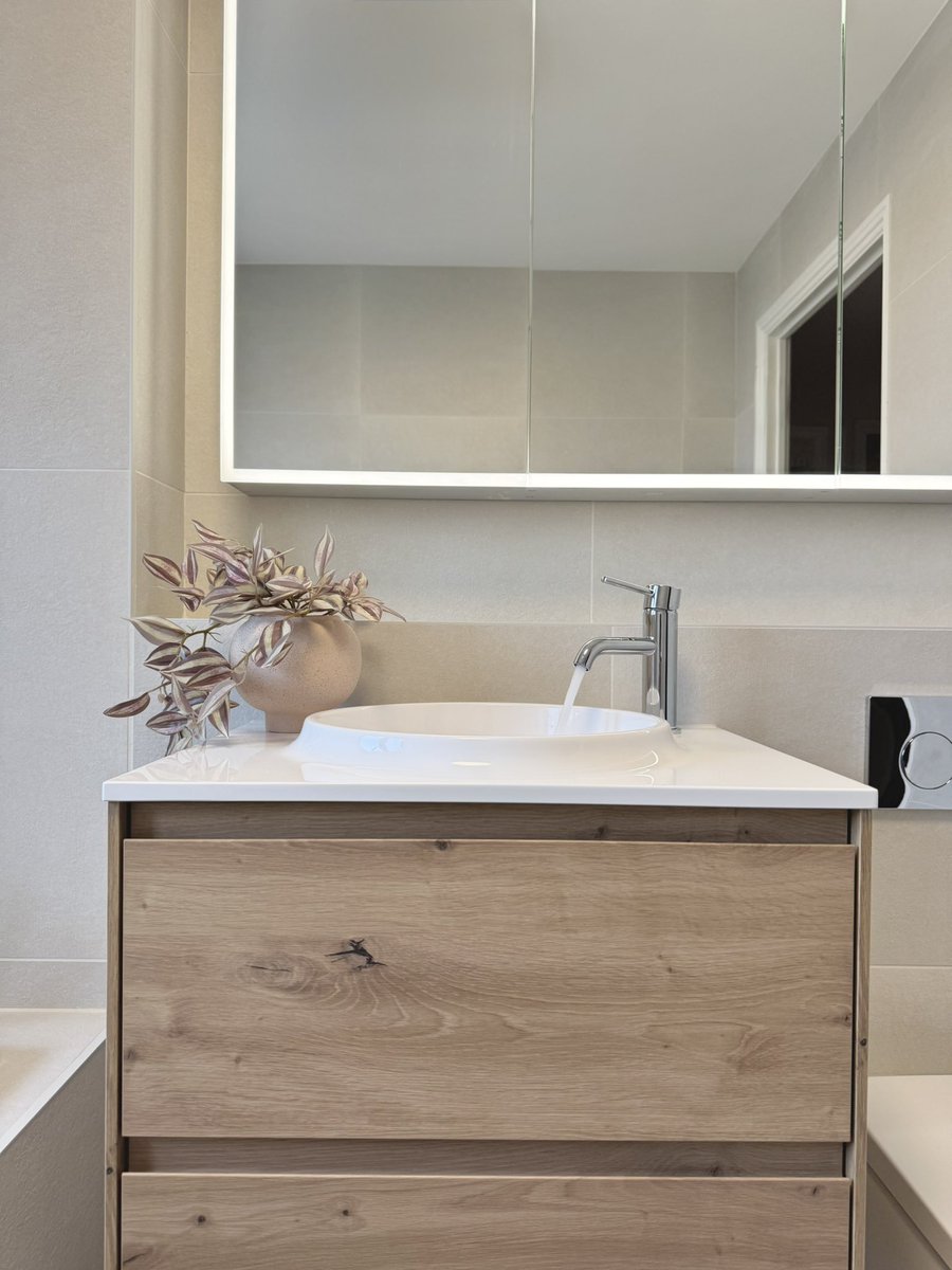 TheTapEndDesign's tweet image. This moulded basin worktop is such an easy clean  product; it’s perhaps the best basin we know of for bathrooms where the client wants something that won’t gather dirt or grime in crevices! 

Here it is used in a finished project &amp;amp; we also have it on display at the design studio!