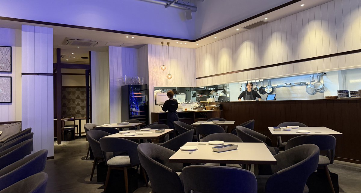 今夜はこちら✨️奥野&amp;米澤シェフの初コラボダイニング 「Trattoria Tabule」“中東イタリアン”という新ジャンルを切り開いたお店で、中東料理の奥行きあるスパイス感と、イタリア料理の親しみやすい旨みが見事に融合(*´ω`) どのお皿もメッチャ美味しくて最高でした( ´ー`)フゥ