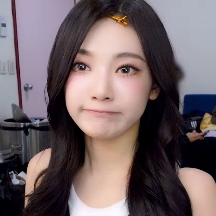 Oh iya maaf lupa, udah boleh ganti layout ya salam dari elchantik terimakasih semuanyaaa 😻