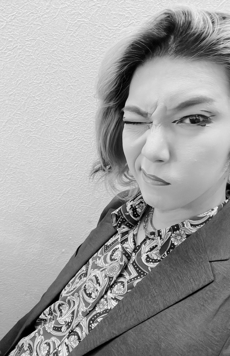 三日間の見海堂劇団さんのゲストを終えました！ご来場くださった皆さん、ありがとうございました！楽しかったです！
そして怒涛過ぎて今もなんだかよくわかってないです。笑
声帯はどっかにいきそうです。笑

カレンダーの販売期間が明日までです！
よろしくお願いしますー！