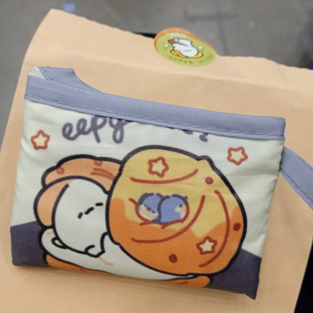 finally punya foldable shopping bag gambar gemashh inii dari <a href="/cokibagel/">cokibagel | cocoma 4</a> 🤏🏼🤩

#comifuro21