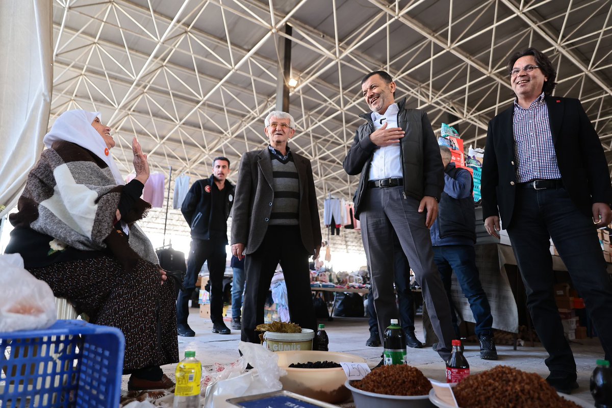 Karaman Kapalı Pazaryeri’nde, İl Başkanımız Sayın Ali Osman Horzum ile birlikte güler yüzleriyle içimizi ısıtan esnaf ve vatandaşlarımızla sohbet ettik, taleplerini dinledik.

Her zaman olduğu gibi hemşehrilerimizin arasında, onların sesine kulak vermeye devam edeceğiz. ❤️🤝