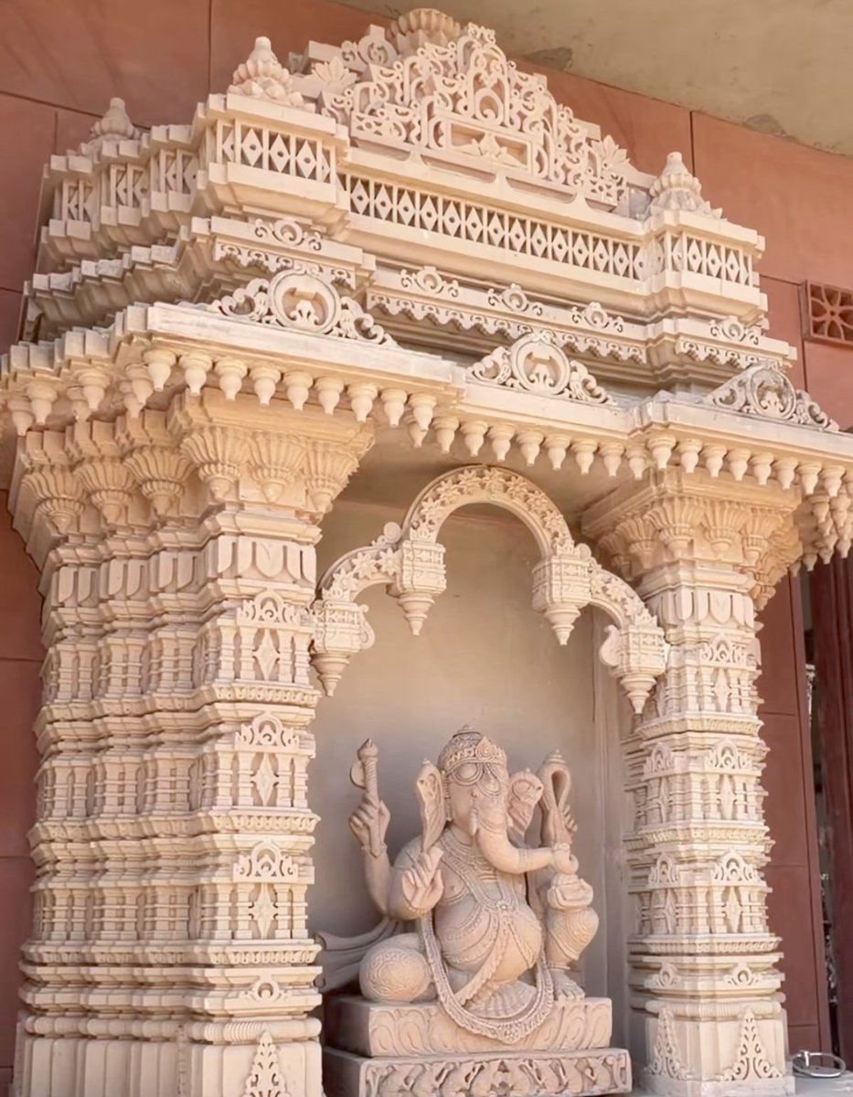 wittycatty's tweet photo. Even poor Hindu artists from small villages of Rajasthan doing amazing carvings using cnc tech...

But people got angry when I said Ram Mandir construction is very basic despite having crores of funds

Once in generation opportunity missed for dirty politics https://t.co/k7lycRutw6