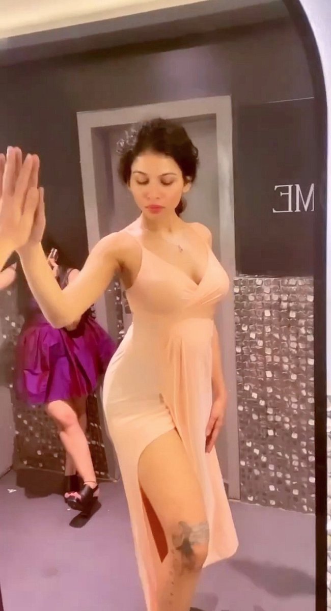 tipsypooja_3's tweet image. क्या मैं मोटी लग रही हूं..😣🫣⁉️

सच सच बताईयेगा !!