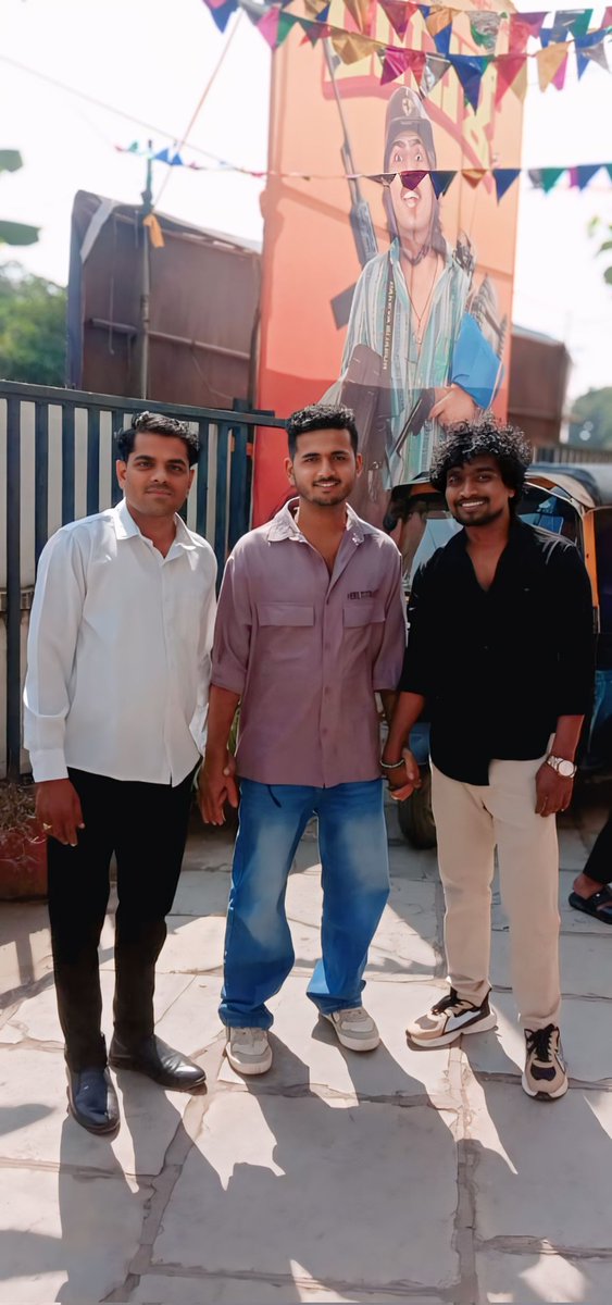 shivanandyadah4's tweet photo. #ಉಡಾಳ
ಥಿಯೇಟರಗೆ ಹೋಗಿ ಸಿನಿಮಾ ನೋಡಿ ಅದೆಷ್ಟೋ ವರ್ಷಗಳು ಕಳೆದಿದ್ದವು. ಆದರೆ ಉತ್ತರ ಕರ್ನಾಟಕ ಭಾಷಾ ಶೈಲಿಯಲ್ಲಿ, ಮನರಂಜನೆ ಭರಿತವಾಗಿ, ಉತ್ತರ ಕರ್ನಾಟಕದ ಕಲಾವಿದರೇ ಹೆಚ್ಚಾಗಿ ಅಭಿನಯಿಸಿರುವ #ಉಡಾಳ ಸಿನಿಮಾ ತಂಡದ ಆಹ್ವಾನದ ಮೇರೆಗೆ ಥಿಯೇಟರಿಗೆ ಹೋಗಿ ಸಿನಿಮಾ ನೋಡಿ ಕಲಾವಿದರಿಗೆ ಶುಭಾಶಯಗಳು ತಿಳಿಸಿ ಬಂದೆ💐💐 https://t.co/J8vWhU17dl