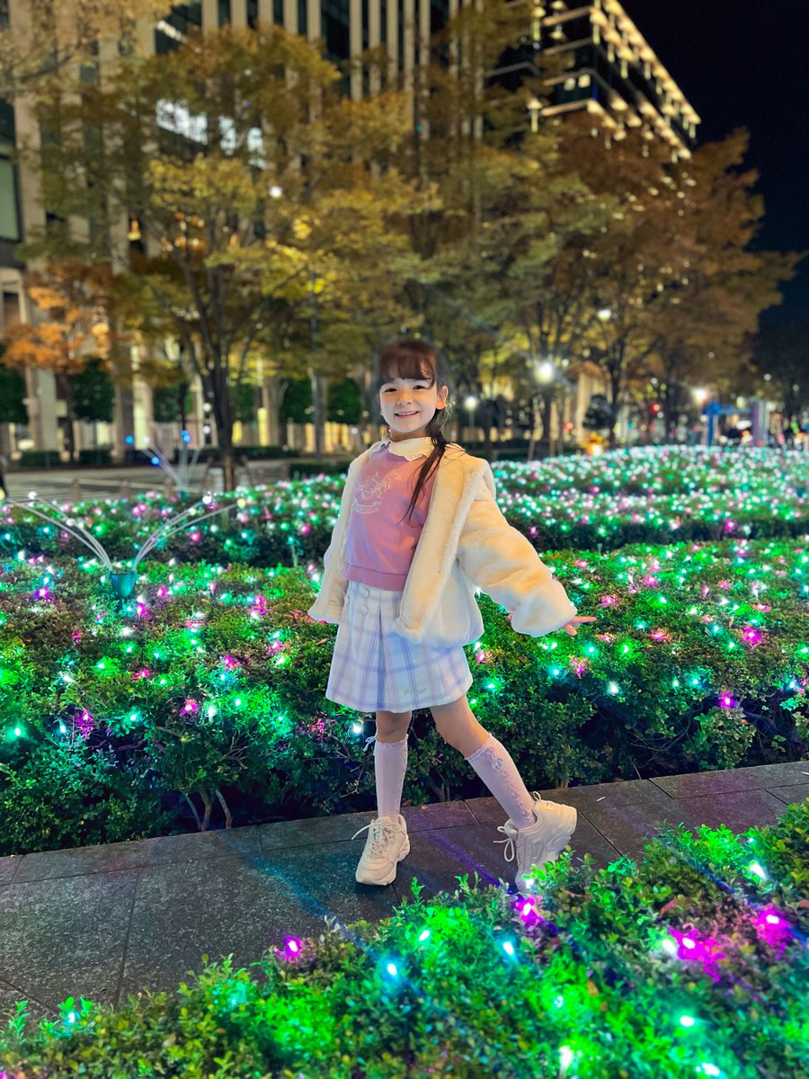 今日はi⭐︎Risさんのライブを観てきました！
えみりは初めてだったけど、めちゃ盛り上がって、ペンライトを降ったり、コールしたりして、英才教育が間違ってないと思いました！😆♥️
アイリスの5人は可愛くてカッコよくて、最高でした！
今週はライブ2回目！