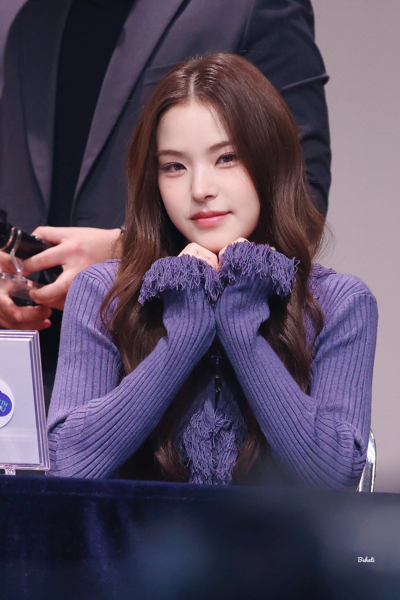 Bahati_Ba's tweet photo. 251115

#MAI #마이 
#이즈나 #IZNA https://t.co/Gqp3x3LqLW