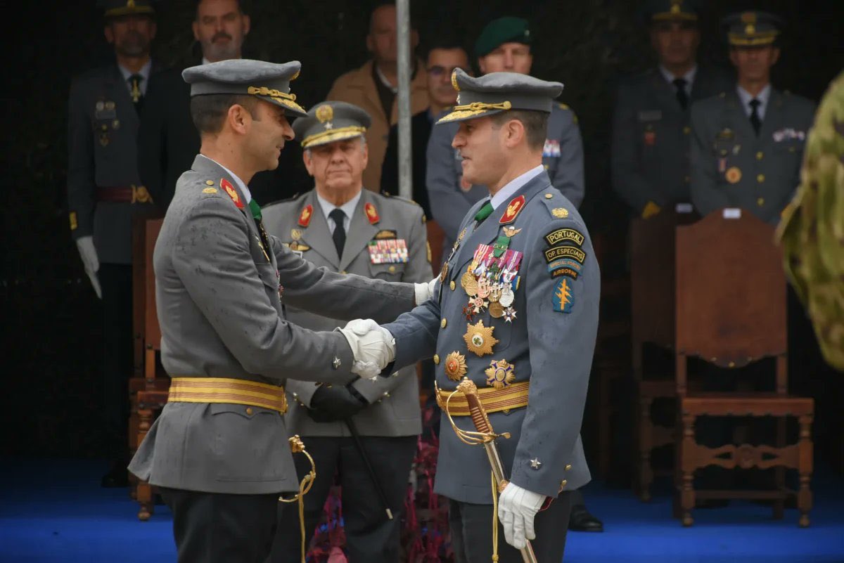 For all my international followers check out the man’s left arm patches….