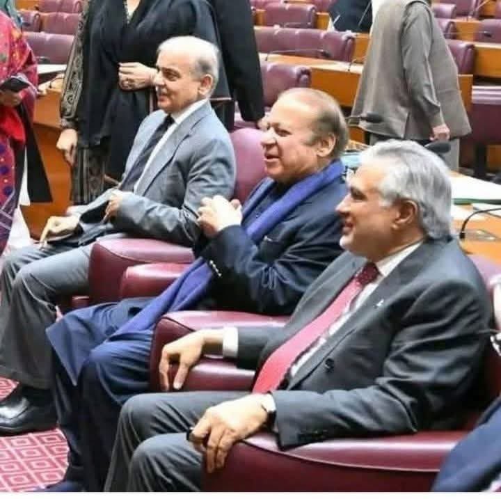 ان تینوں مادر چودوں کو مبارک باد پیش کردیں کیونکہ گزشتہ ساڑھے تین سالوں سے یہ تینوں ایک لمحے کیلٸے بھی بیمار نہیں ہوئے
👍👍👍👍