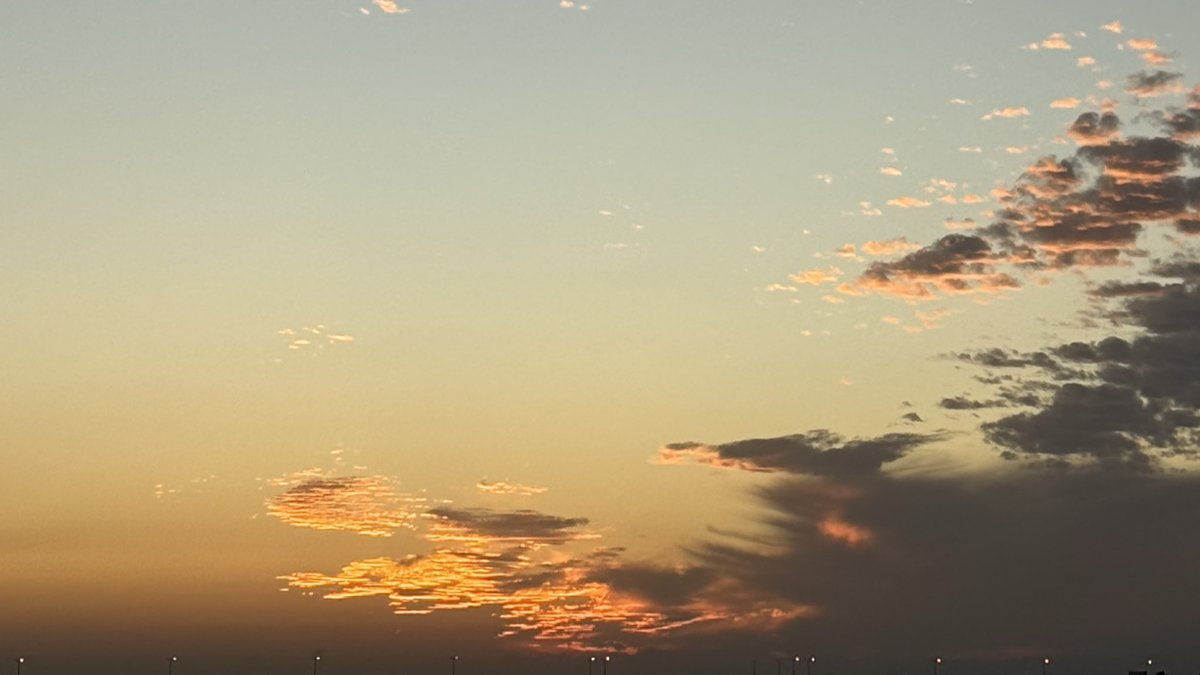 cloud2020a's tweet image. غروب نوفمبر الساحر