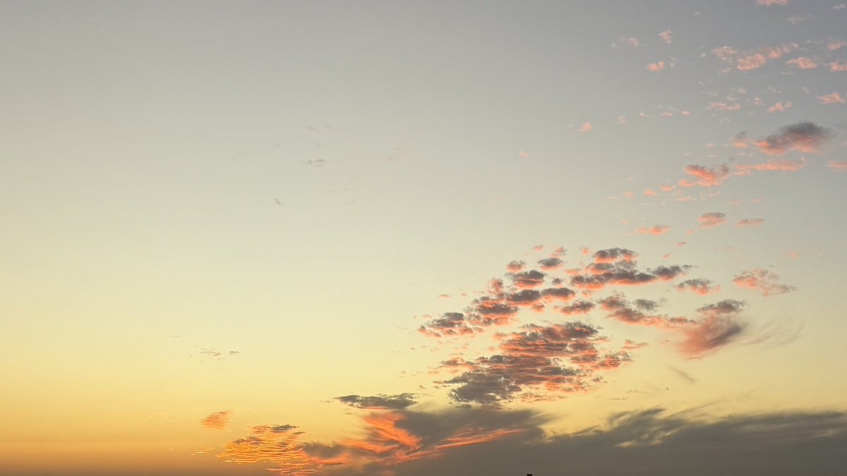 cloud2020a's tweet image. غروب نوفمبر الساحر