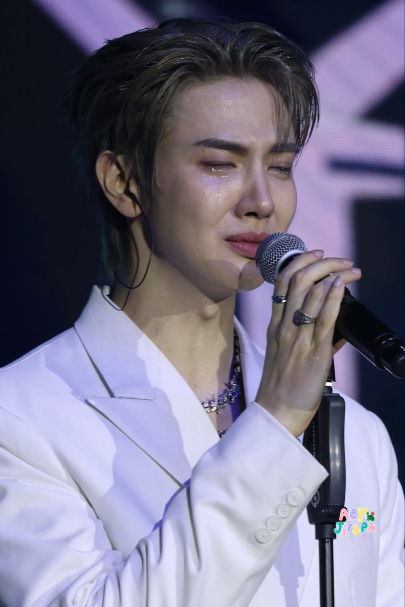 SelfieAey's tweet image. แม็กกี้รัก #6CODE มากแค่ไหน 
#6CODE ก็รักแม็กกี้มากเหมือนกัน
ให้น้ำตาวันนี้เป็นน้ำตาของความสุขนะ

@maxky_rp 

MAXKYBAS OUR HOME

#MaxkyBas1stFM