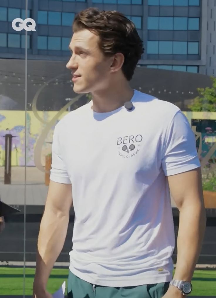 maninhooo18's tweet photo. Tom Holland https://t.co/pJRJSmix93