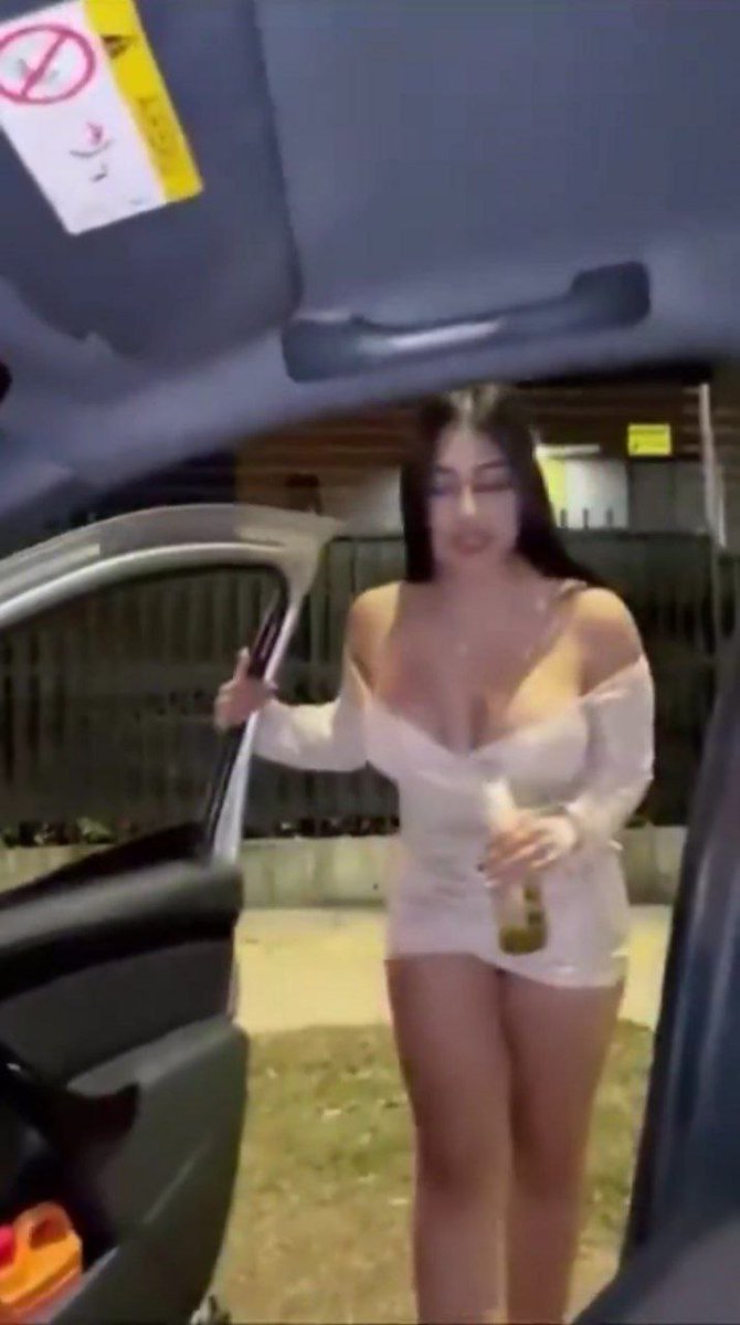 Gurguwa's tweet image. She looks so innocent! 😜🥺

A Thread📽