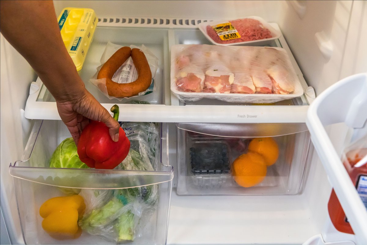 HappyHealthy has some great tips for keeping your fruits and vegetables lasting as long as possible. If you're cleaning out the fridge, check out HappyHealthy's top tips for storage!

happyhealthy.extension.msstate.edu/tips-videos/ho…

#NationalCleanOutYourFridgeDay
#HappyHealthyMS
#LearnWithExtension