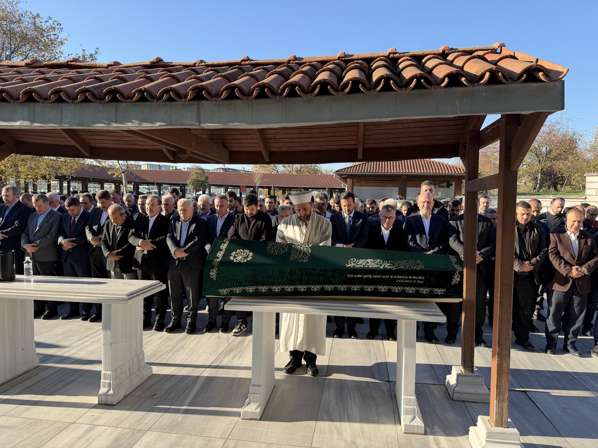 Önceki dönem AK Parti İstanbul İl Başkan Yardımcımız, değerli dostum Sn. Sedat Ecin'in vefat eden kıymetli oğlu merhum Fikri Tarık Ecin'i, Zeytinburnu Merkez Efendi Camii'nden Hakk'a uğurladık.

Merhuma Allah’tan rahmet; ailesine ve yakınlarına başsağlığı diliyorum.