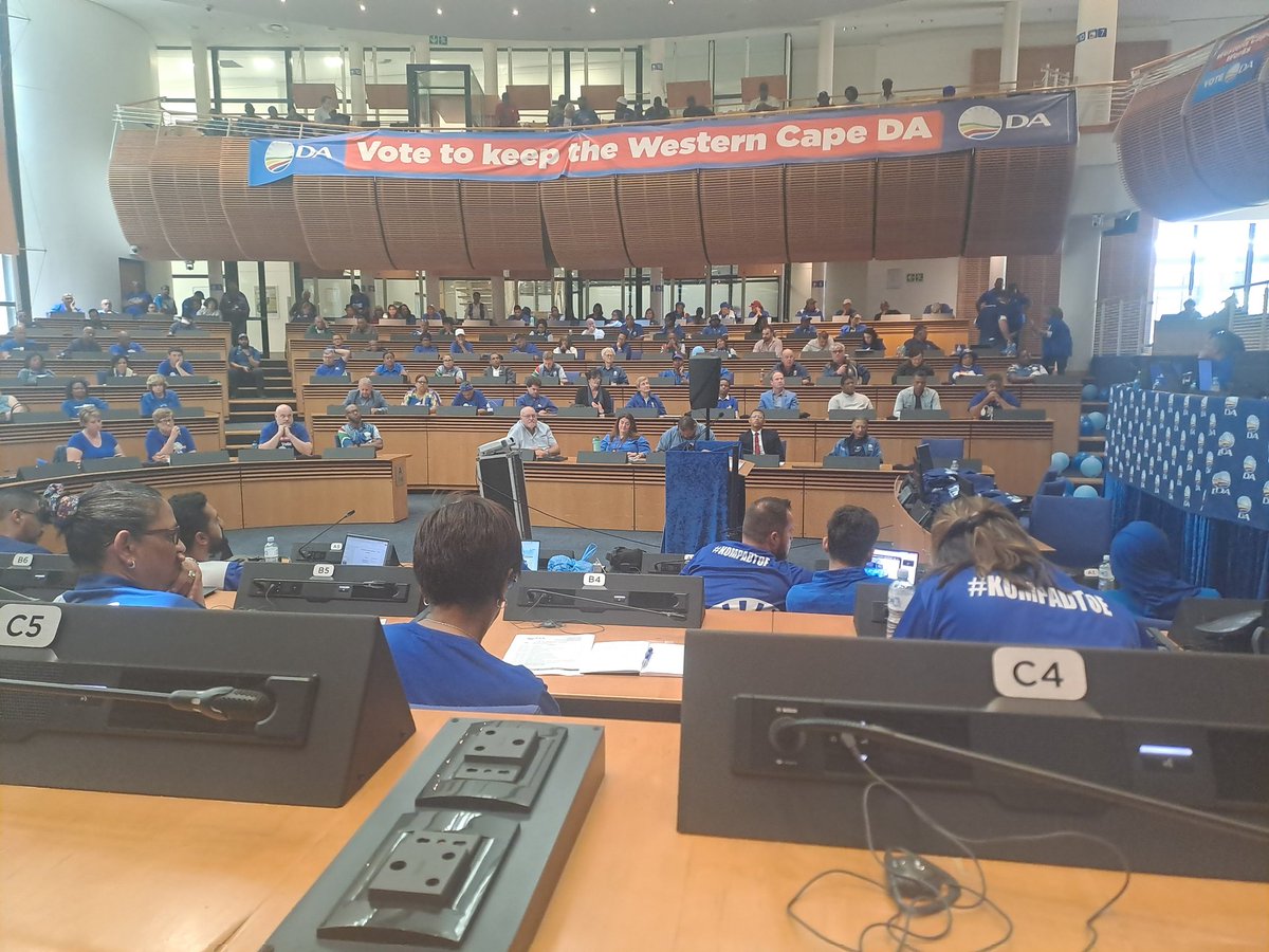 leswawe's tweet image. The DA is for everyone.The PA is for Gayton Mckenzie.The EFF is for Julius Malema.ActionSA is for Herman Mashaba.Bosa is for Mnusi Maimane.
ANC is for priviledge families or elite groups
Where do you fall?