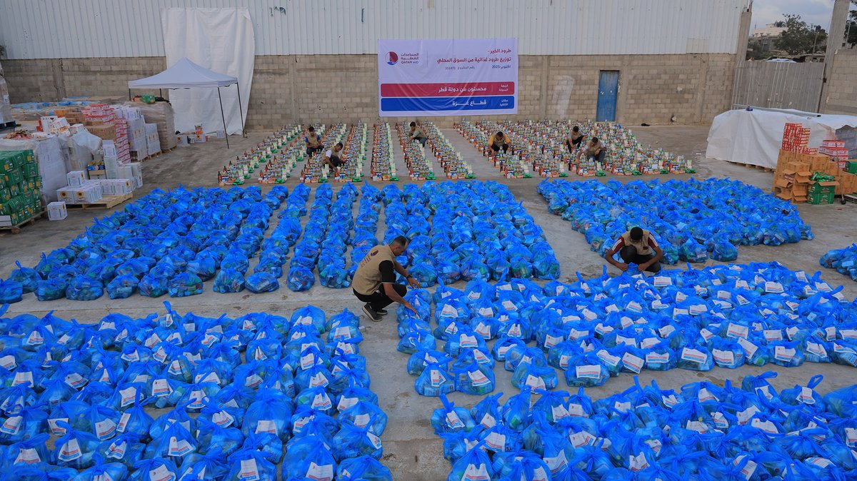 Qatar_Tribune's tweet image. #QatarCharity (QC) has completed a new round of food assistance for internally displaced persons (#IDPs) in #Gaza, distributing 26,000 food baskets that benefited around 130,000 people.
shorturl.at/ygCuv
