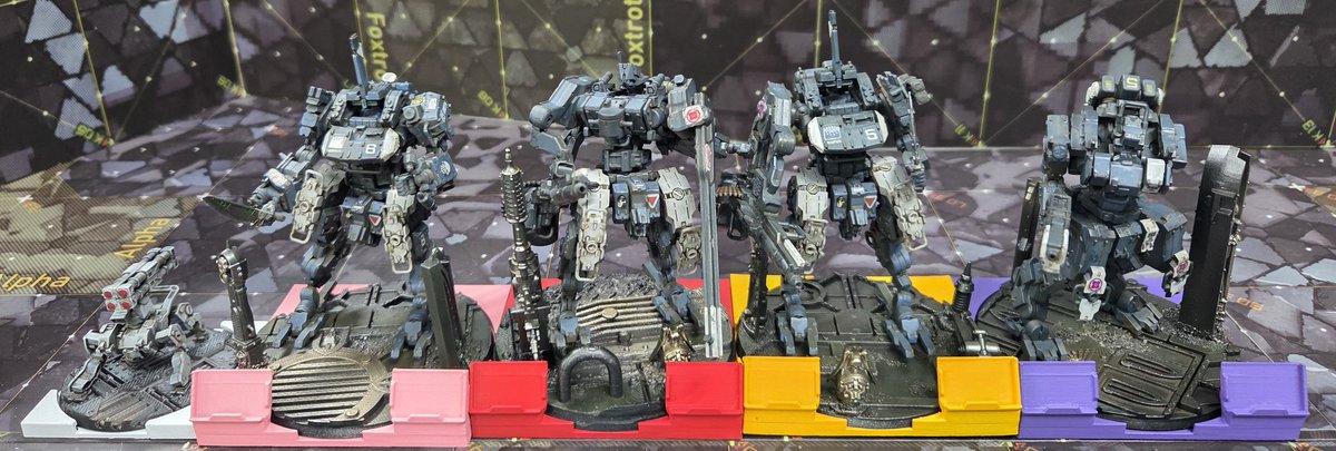 Daisuke_Wyrdo's tweet photo. #オブシディアンプロトコル
RDL900p やっと塗り終わりました。
赤は遠距離
黄は遠近バランス
桃は近距離
紫はサポート
そう。カラーリングはももクロです。
#obsidianprotocol #emberobsidianprotocol https://t.co/st8NJOPnJF